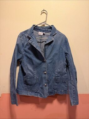 Casual Blue Denim Jacket with Patch Pockets